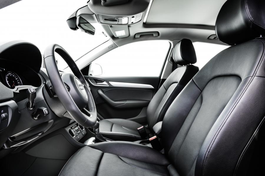 Интерьер Audi Q3 1.4 TFSI Flex (8U) 2017 года  (LA) (фото 13 из 15)